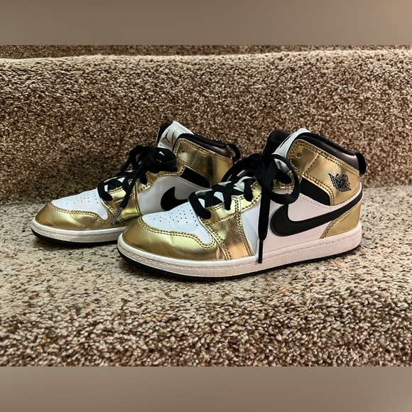 Nike Air Jordan 1 Mid SE Kids size 3 Metallic Gold Black and White Sneakers